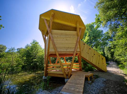 Der neue Turm bietet einmalige Einblicke in das Naturreservat im Eichholz. Foto: lichtmaler.media