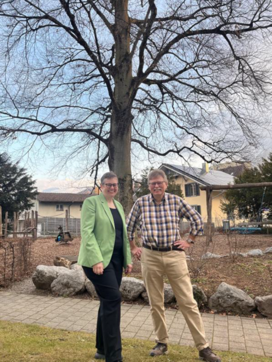 Ehemalige Präsidentin Nadja Keiser-Berwert und neu gewählter Präsident von Pro Natura Berner Oberland Hanspeter Güntensperger